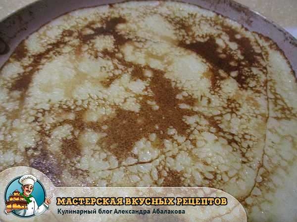 Млинці на манки і молоці з фруктовою родзинкою