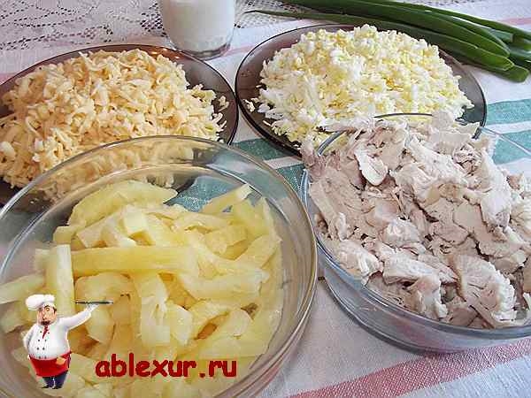 Салат Ананас - рецепт з курячою грудкою сиром і волоськими горіхами