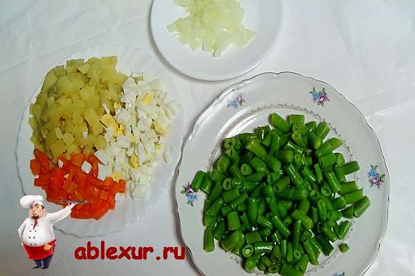 Салат із стручкової квасолі і курки. Рецепт з фото