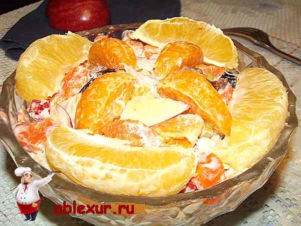 Салат «Новорічний» з курки і фруктів, рецепт з фото