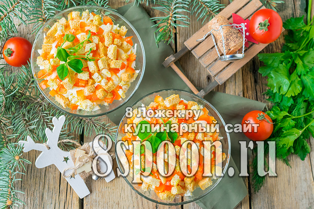 салат с помидорами и сухариками 